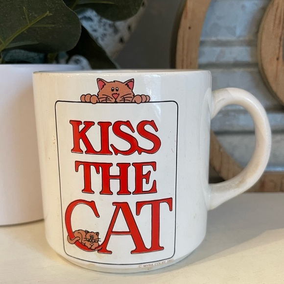 Vintage “Kiss The Cat” Mug - Cat Mom Gift Kitty Cat Lady 80’s 1982 - Picture 1 of 6